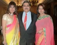 poonam dhillon with sister rishma dhillon pai and brother in law hrishikesh pai