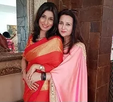 poonam dhillon with sister rishma dhillon pai