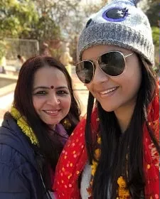 prachi tehlan with her mother poonam tehlan