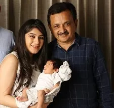 puja pabari with her father rasik pabari