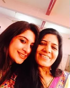 puja pabari with her mother priti pabari