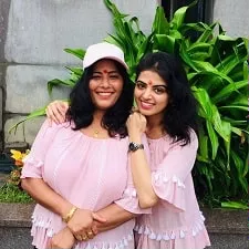 roshni sahota with mother kamni sahota