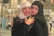 sajal ali with mother