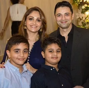 sandali sinha and kiran salaskar with sons