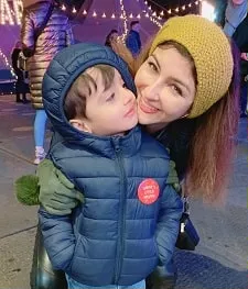 saumya tandon with son