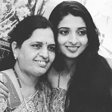 sheetal pathak with mother