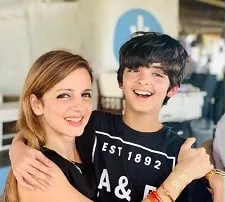 sussanne khan with son hridhaan roshan