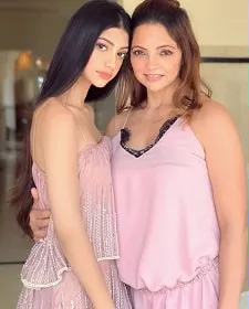 alanna panday with mother deanne panday
