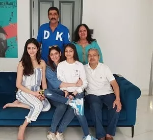 bhavana pandey with her parents, husband and kids