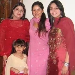 bhavana pandey with sister prerna and bandana