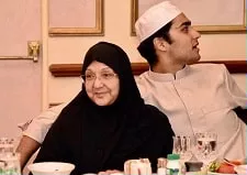 junaid safdar with kulsoom nawaz