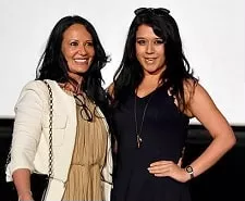 krishna shroff with mother ayesha shroff