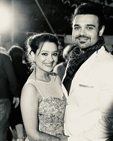mahaakshay chakraborty with wife madalsa sharma