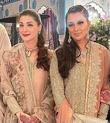 mahnoor safdar with mother maryam nawaz