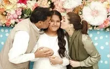 mahnoor safdar with parents