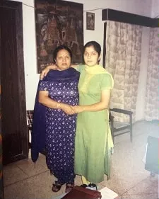 malvika sood sachar with mother saroj sood