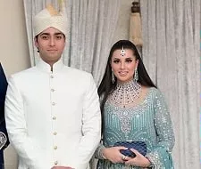 mehr-un-nisa munir with brother junaid safdar