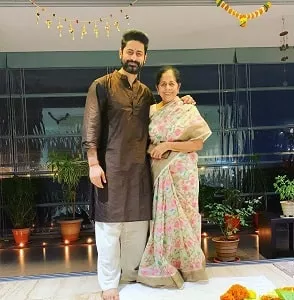 mohit raina with mother sushma kumara