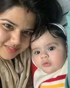 pankhuri pathak with daughter yui yadav