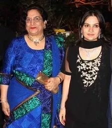prerana chopra with mother uma chopra