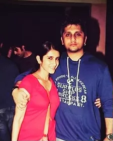 smilie suri with brother mohit suri