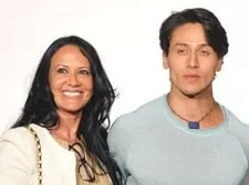 tiger shroff with mother ayesha shroff