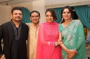 udita goswami family picture