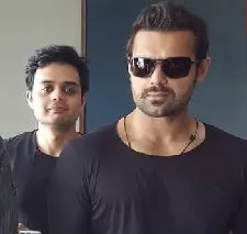 ushmey chakraborty with brother mahaakshay chakraborty