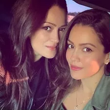 waluscha de sousa with sister oriana espendiller