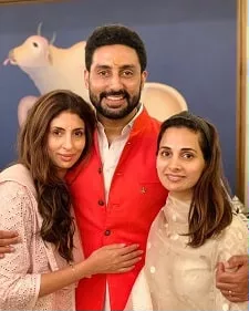 abhishek bachchan with shweta bachchan and naina bachchan