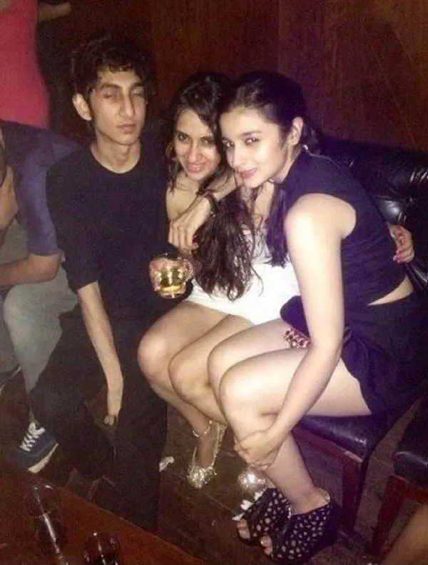 Bollywood Stars Getting Drunk In Parties Pictures