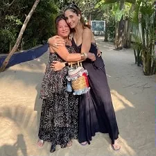 farah khan ali with aunt sundari khan