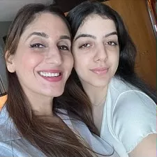 farah khan ali with daughter fizaa ali