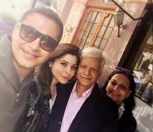 kanika kapoor family picture