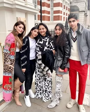 kanika kapoor family picture