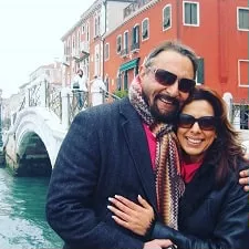 pooja bedi with father kabir bedi