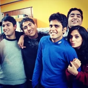 richa chadha with her brothers