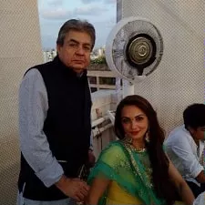 seema sachdev khan with father arun sajdeh