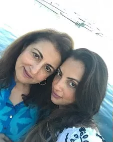 seema sachdev khan with mother kiran sajdeh