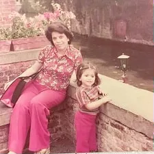shenaz treasury childhood picture with mother maneck treasuryvala