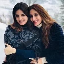 simone khan arora with sister farah khan ali