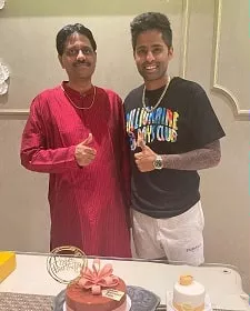 suryakumar yadav with father ashok yadav