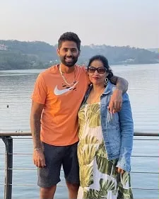 suryakumar yadav with mother sapana yadav