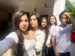 urfi javed with siblings
