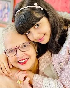 aaradhya bachchan with brinda rai