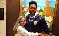 abhishek bachchan with mother jaya bachchan