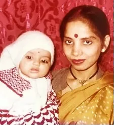 deepika singh goyal childhood picture with mother