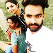 harmanpreet kaur bhullar with siblings