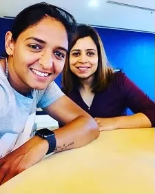 harmanpreet kaur with manager noopur kashyap