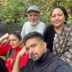 huma qureshi family picture